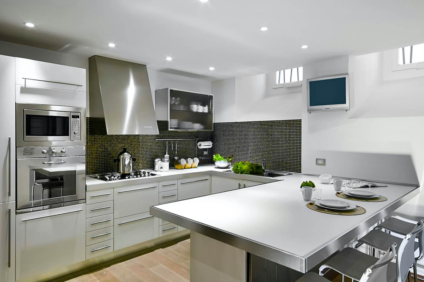 interiors-of-the-kitchen-in-a-modern-apartment-5LZ6BSM