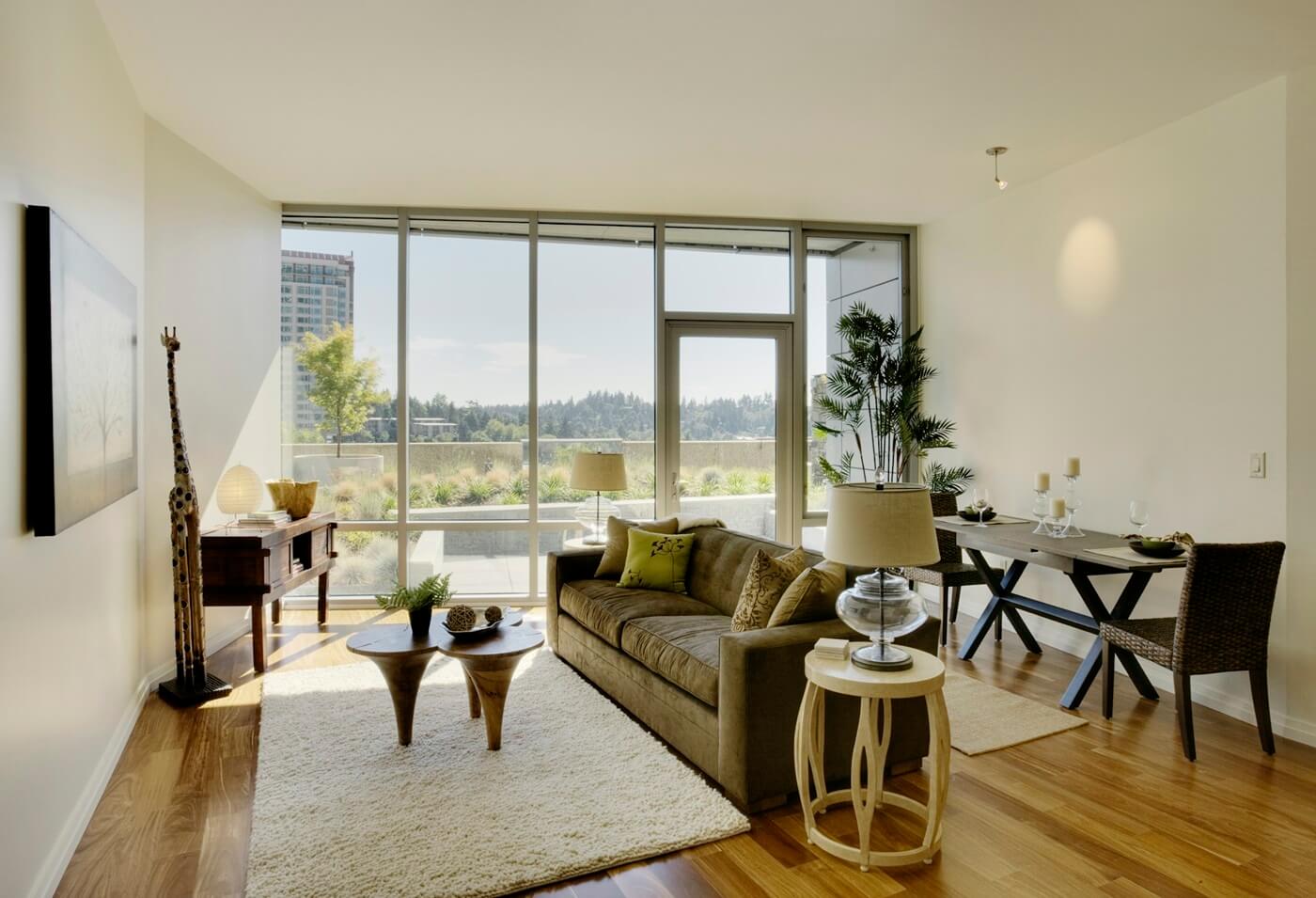 living-room-in-luxury-highrise-apartment-D558KTY